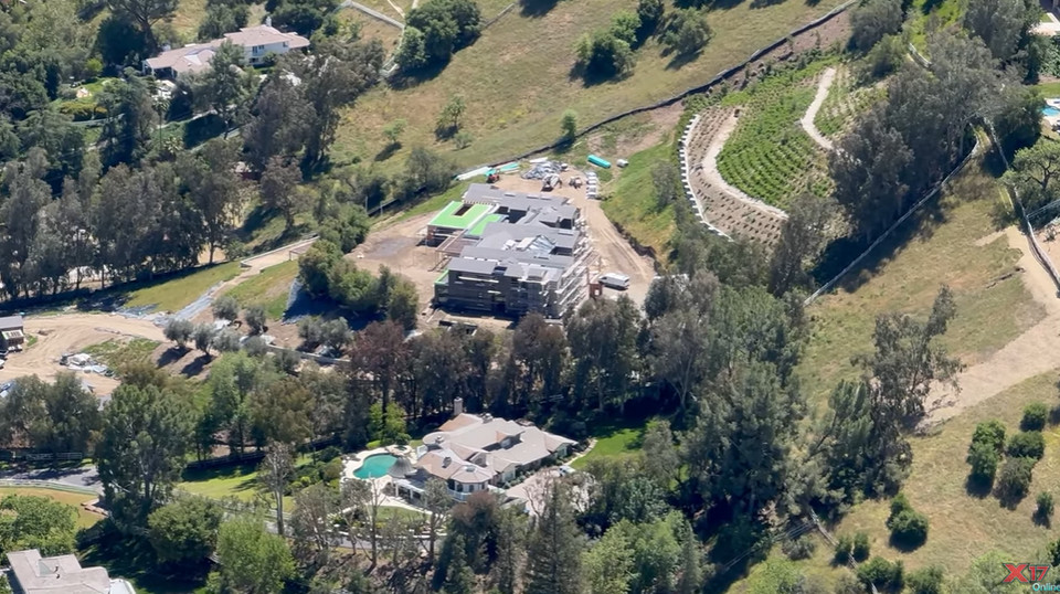Rezydencja Kylie Jenner z lotu ptaka / fot. screen z youtube.com/@x17online