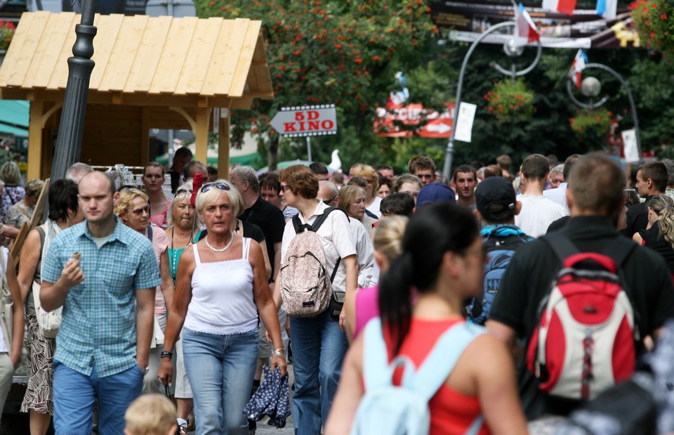 Tłum na Krupówkach i Łysej Polanie