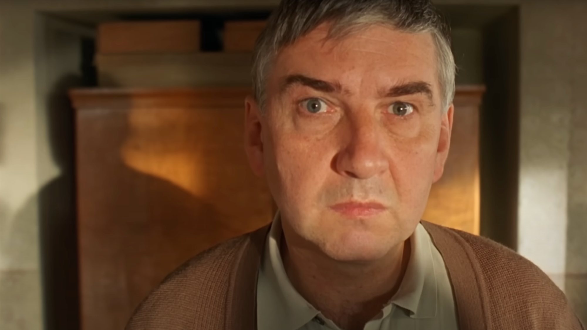 Český herec Miroslav Donutil vo filme Pelíšky.