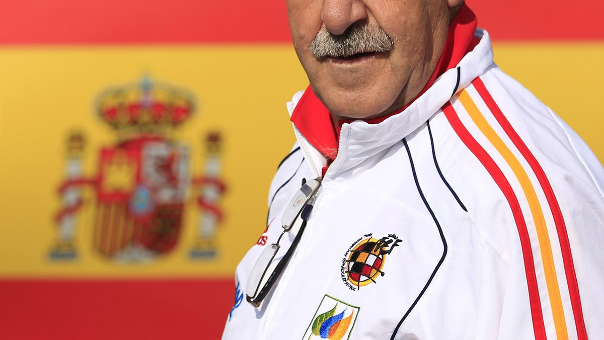 Selekcjoner reprezentacji Hiszpanii, Vicente del Bosque zasugerował, że w ćwierćfinałowym spotkaniu MŚ z Paragwajem po raz kolejny postawi na Fernando Torresa. Po spotkaniu z Portugalią pojawiły się głosy, że piłkarza Liverpoolu może zastąpić Fernando Llorente.