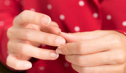 Poznaj najczęstsze przyczyny rozdwajania paznokci