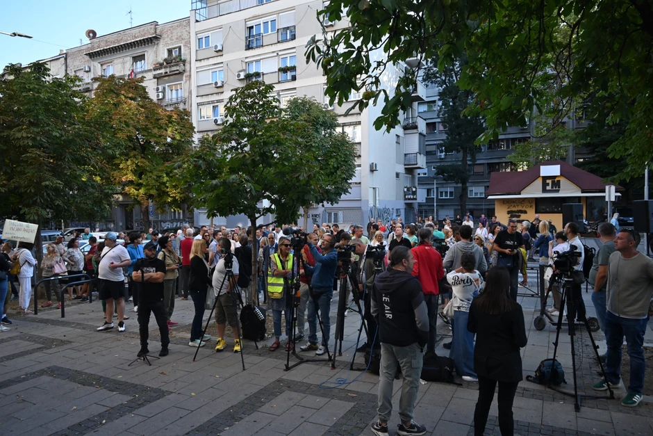 Protest ispred Pete gimnazije