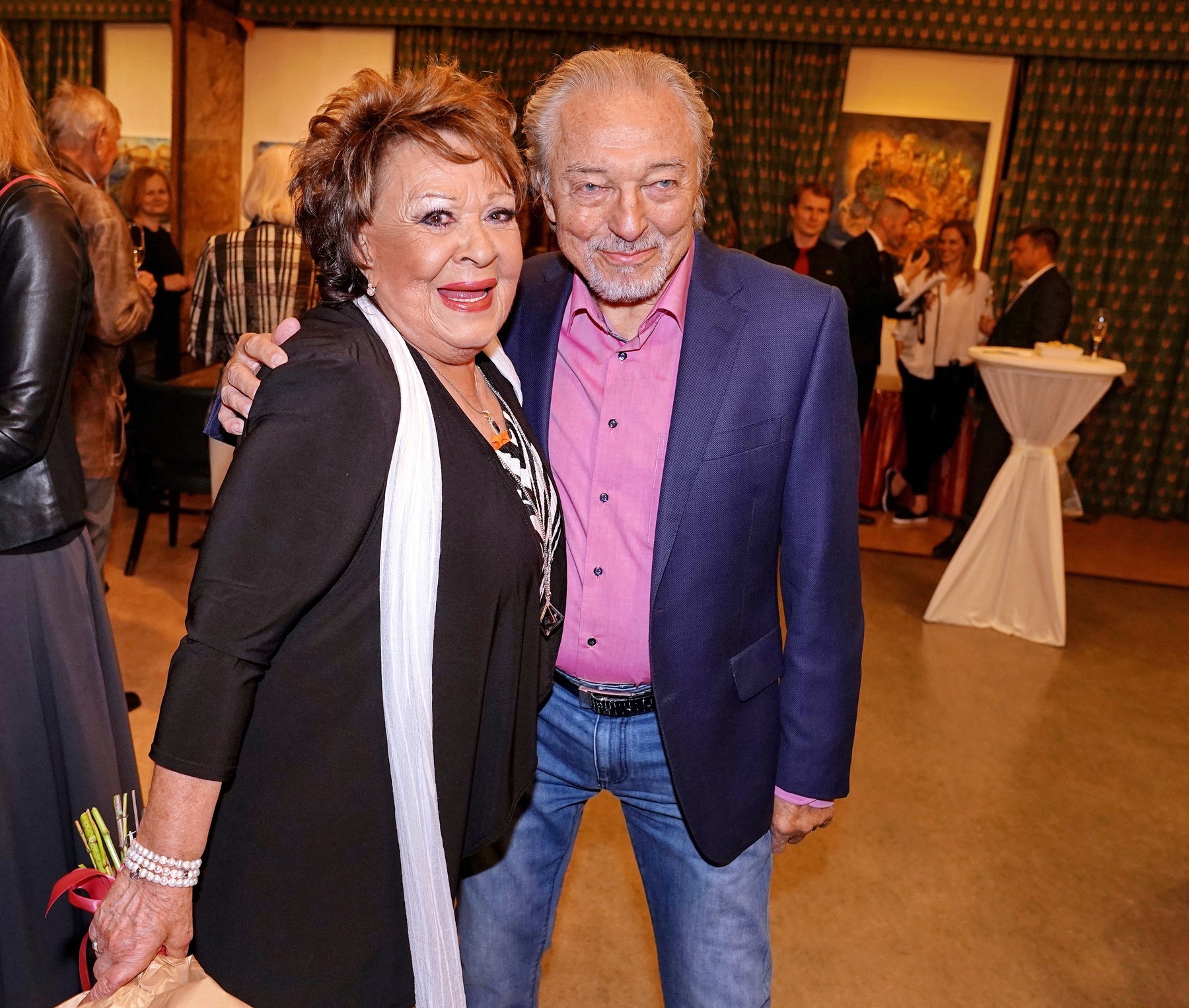 Česká herečka Jiřina Bohdalová a spevák Karel Gott.