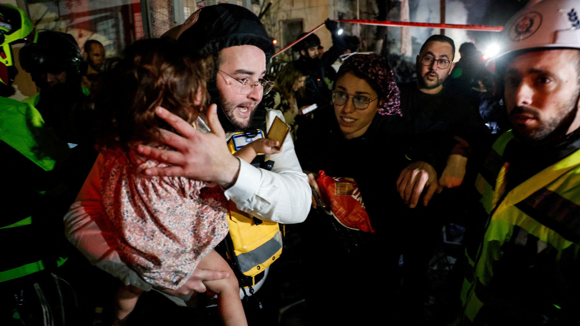 Iránske útoky na Izrael vrátane Tel Aviv, pokračujú aj dnes