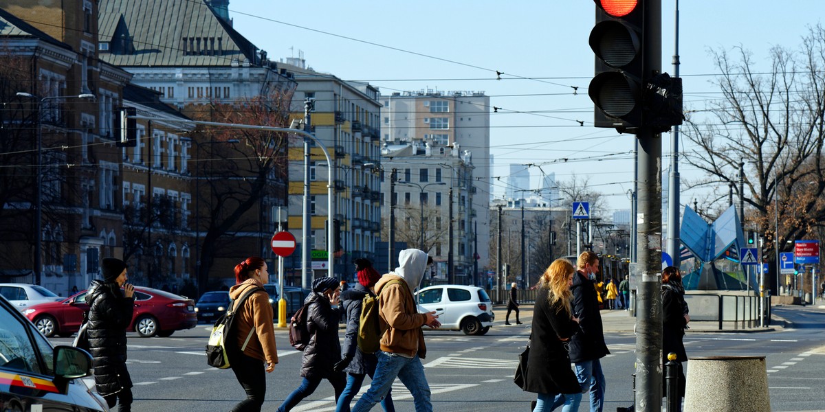  W latach 2018-2022 udział ludności w wieku produkcyjnym zmniejszył się z 60,6 proc. do 58,7 proc. - wynika z badania GUS.