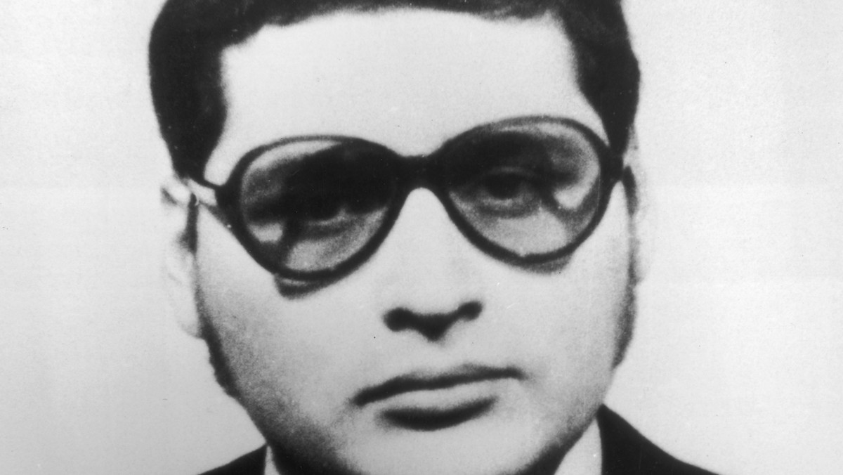 Carlosowi Szakalowi postawiono kolejne zarzuty związane z atakami bombowymi z lat 80., lecz jak twierdzi jego brat, pobyt w więzieniu jedynie utwierdził słynnego zabójcę-rewolucjonistę w jego przekonaniach.