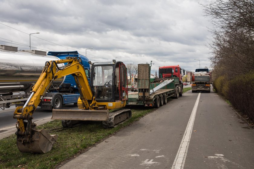 Dobudowują trzeci pas na Jana Pawła II