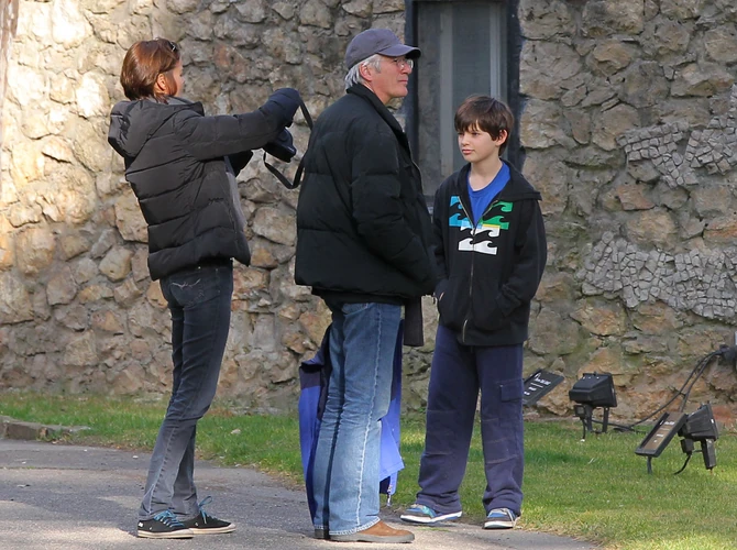 Ričard Gir i Keri Louel sa sinom 2012. godine