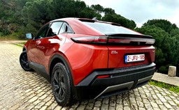 nowa toyota to hit dla rodziny. miarka nie kłamie, japończycy zadziwiają