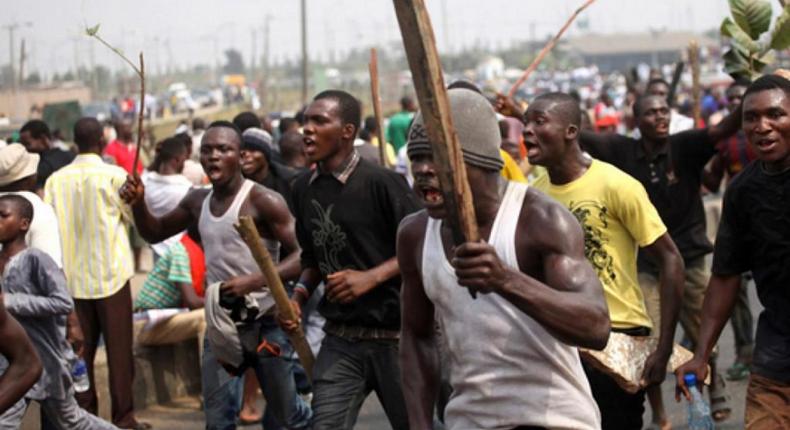 Kaduna community residents lynch suspected kidnapper [Daily Post]