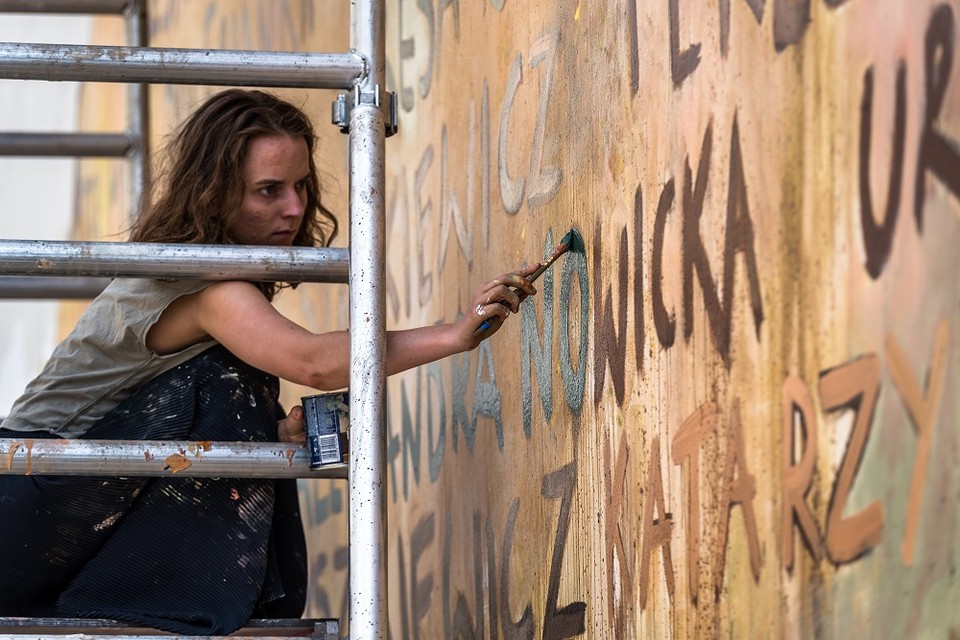 Mural z Anną Bilińską przy ul. Smolnej w Warszawie