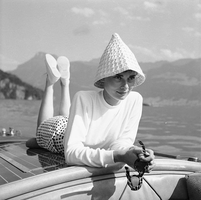 Audrey Hepburn w Szwajcarii ok. 1954