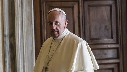 Megvan, miért esett el Ferenc pápa és az állapotáról is érkeztek megnyugtató hírek