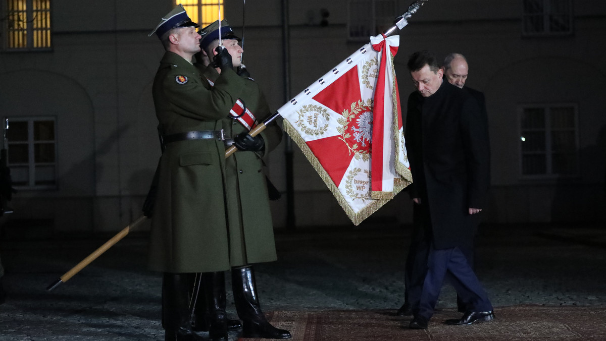 Oczekiwania nie uległy zmianie - żądamy, by rząd w rozwoju Łodzi nie przeszkadzał - taki postulat stawiają radni PO, którzy zaledwie dzień po rządowej rewolucji kadrowej zaprosili do centrum Polski nowego szefa MON, Mariusza Błaszczaka. Domagają się od niego, by cofnął wszystkie, fatalne - jak twierdzą - decyzje, podjęte przez Antoniego Macierewicza.