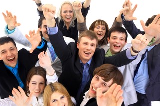 Użalamy się nad młodymi bez pracy. Spokojnie, wyjdą na prostą