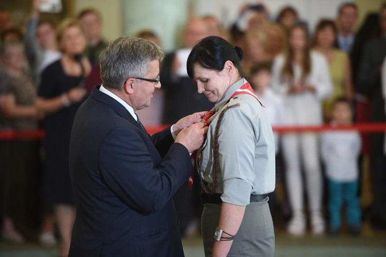 Bronisław Komorowski odznaczył Naczelniczkę Związku Harcerstwa Polskiego, hm. Małgorzatę Sinicę Krzyżem Oficerskim Orderu Odrodzenia Polski