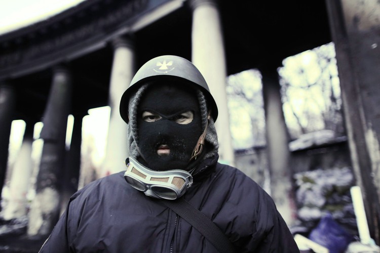 Obrońcy barykady przy ulicy Hruszczewskiego