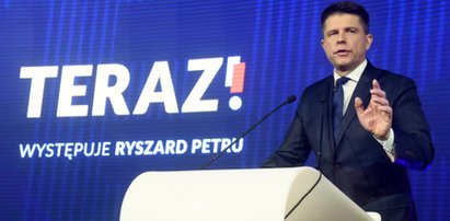 Petru likwiduje partię. Na chwilę