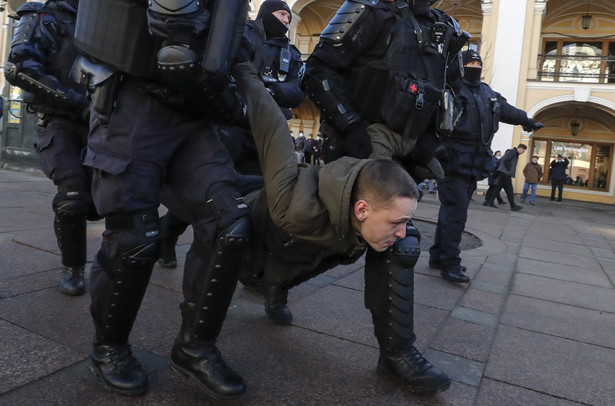 Antywojenne protesty w Rosji. Ponad 4800 zatrzymanych osób