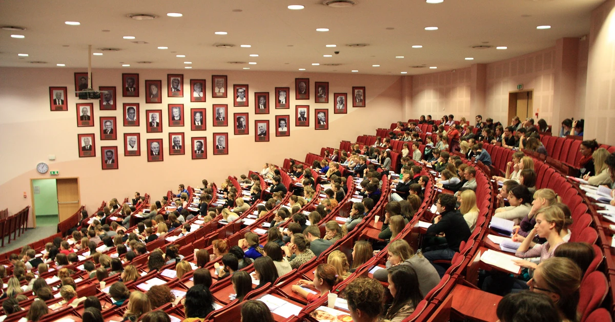 Niepokojące zjawisko na polskich uczelniach. Studenci masowo rezygnują