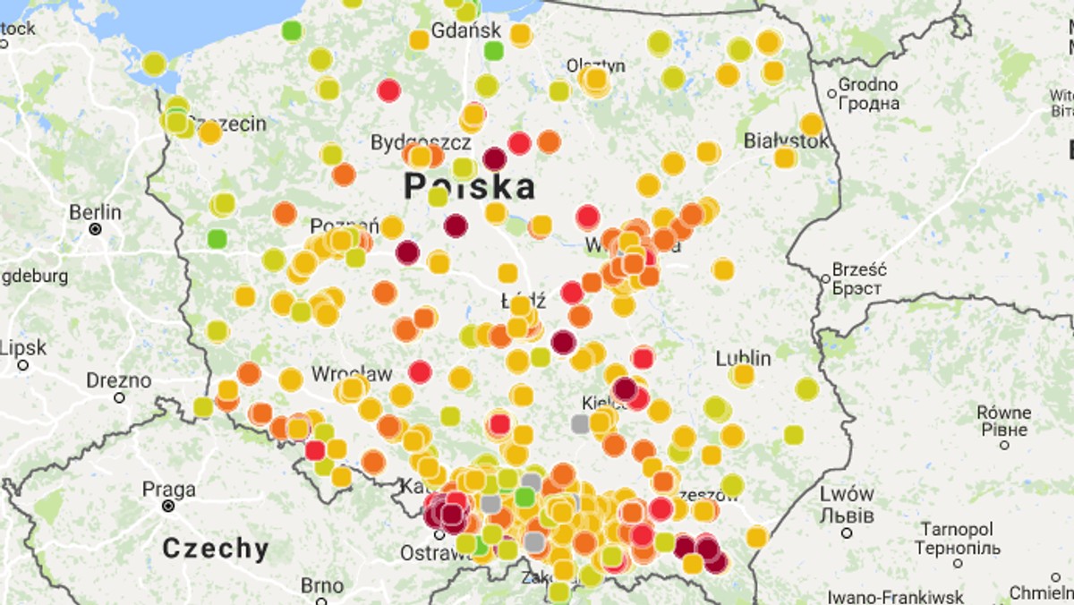 Smog w poniedziałkowy poranek nie daje za wygraną. Najwyższe stężenia pyłów PM2.5 i PM10 panują w Warszawie oraz na południu Polski. W Onet najnowsza mapa smogowa oraz pomiary pokazujące jakość i stan powietrza w Polsce.