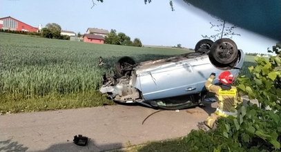 Auto dachowało. W kabinie krew. Kiedy na miejsce przyjechali ratownicy, oniemieli. Tego się nie spodziewali