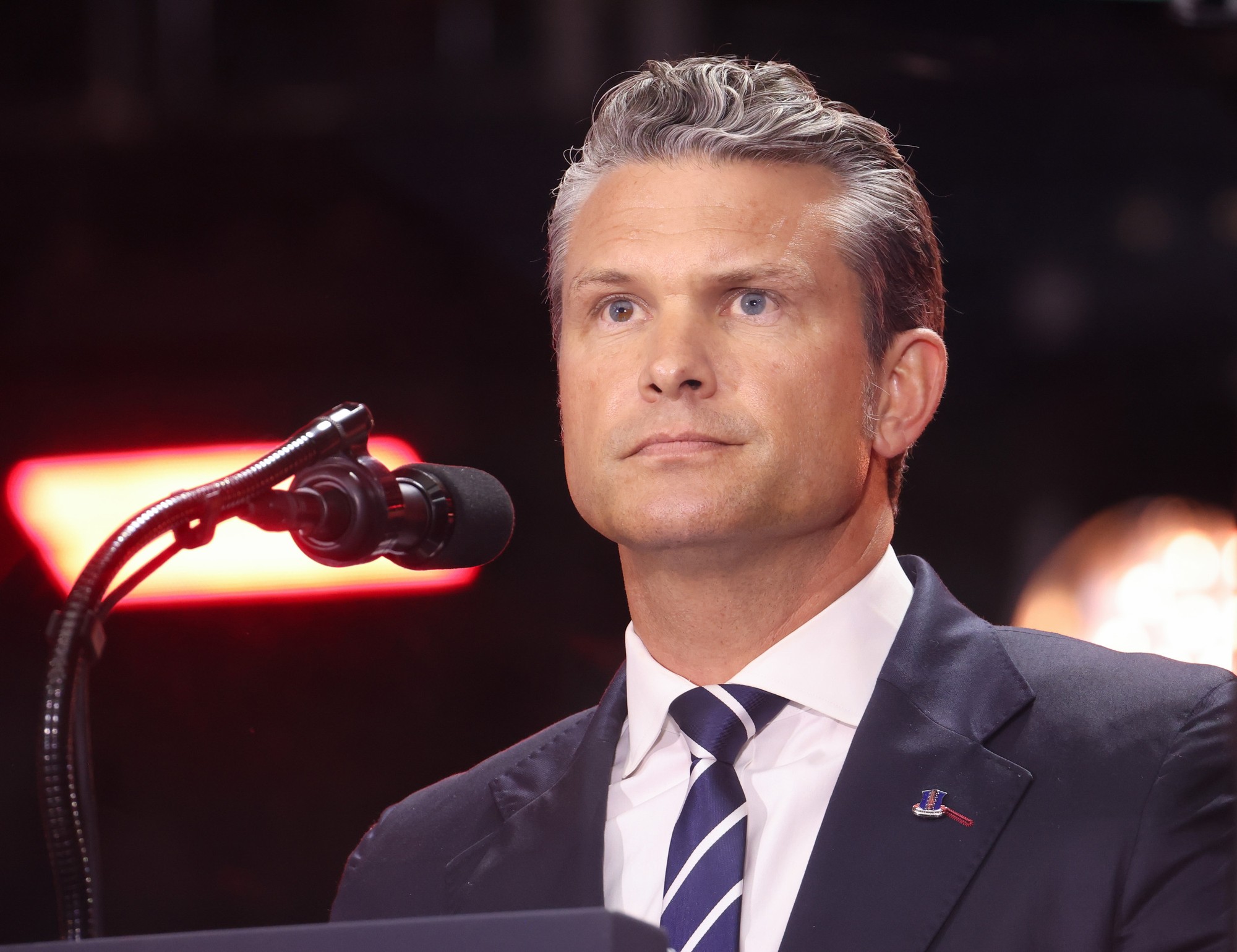 Americký minister vojny Pete Hegseth.