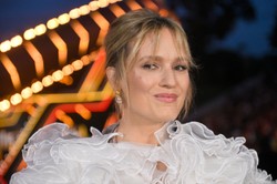 Imponujący dekolt Bovskiej. Tak prezentowała się na festiwalu w Opolu [FOTO]