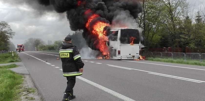 Autobus zapalił się na trasie. W środku było 28 osób