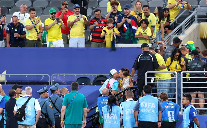 Bruna Bjankardi sa ćerkicom gledala utakmicu Brazil - Maroko na Mundijalu, ovako je izgledao njihov susret sa Nejmarom