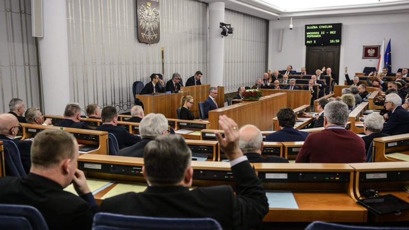 PiS wycofuje się z projektu o abrocji