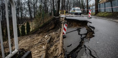 O krok od tragedii w Gdyni. Tony błota i ziemi przysypały dom