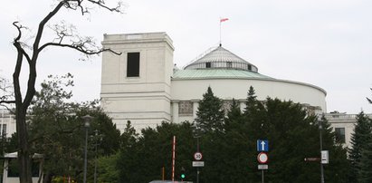 Sejm się pali? Nie, to pijany radca ministra!