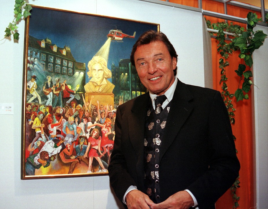 Český spevák Karel Gott.