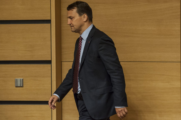 Sikorski w Luksemburgu: Grupa przestępcza zaatakowała rząd