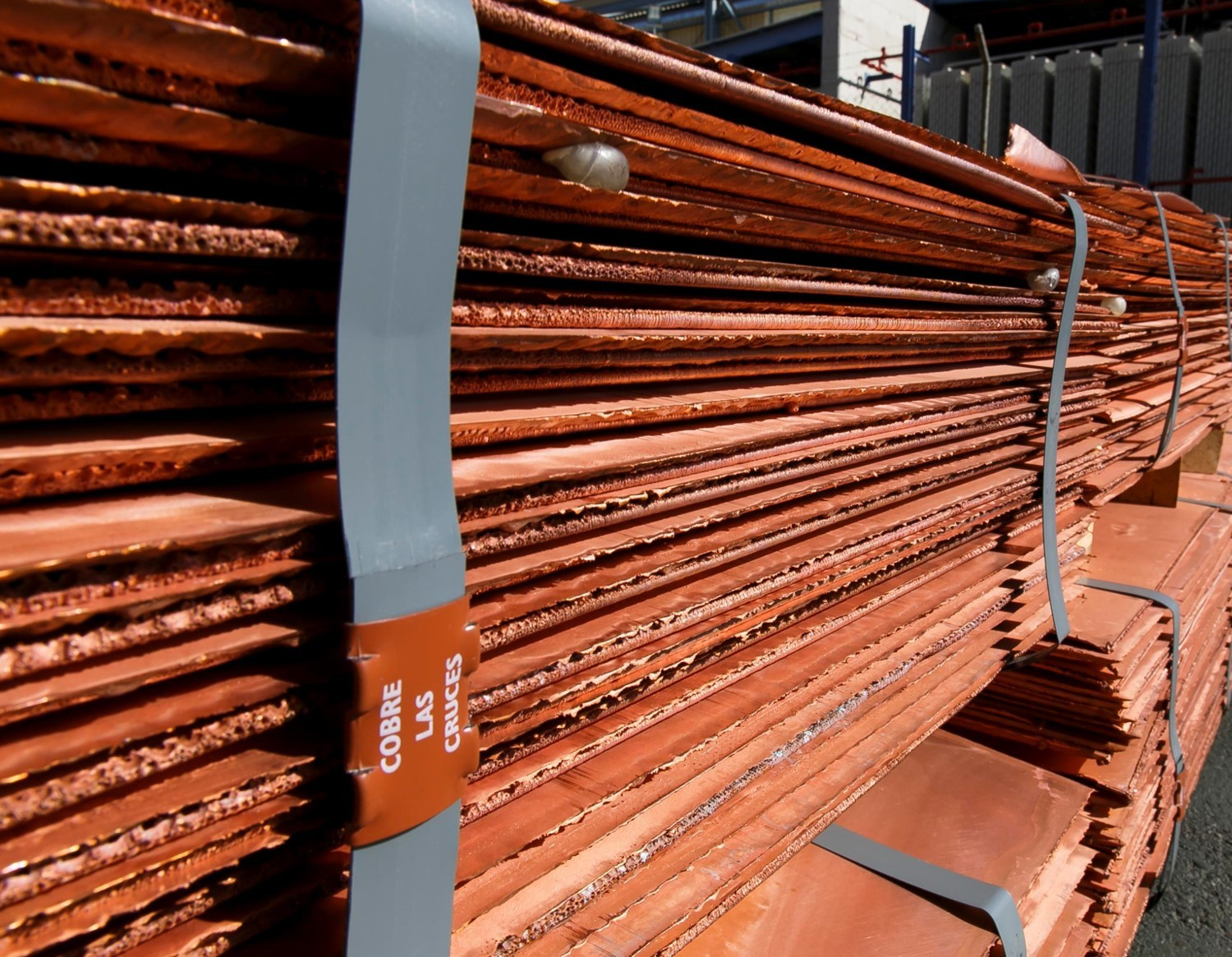 Trump anuncia aranceles del 50% al cobre y 200% a fármacos