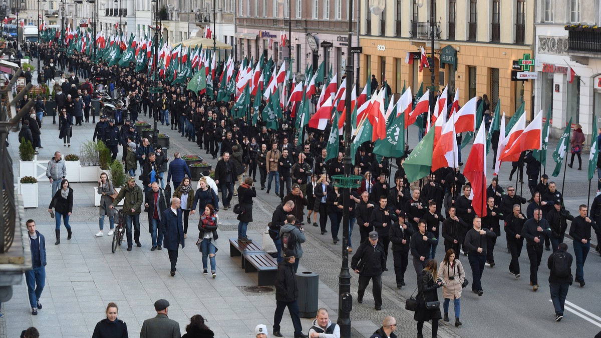 Kilkaset członkiń i członków ONR przeszło dziś ulicami Warszawy w marszu z okazji rocznicy utworzenia tego ugrupowania; próbę blokady zorganizowali Obywatele RP.