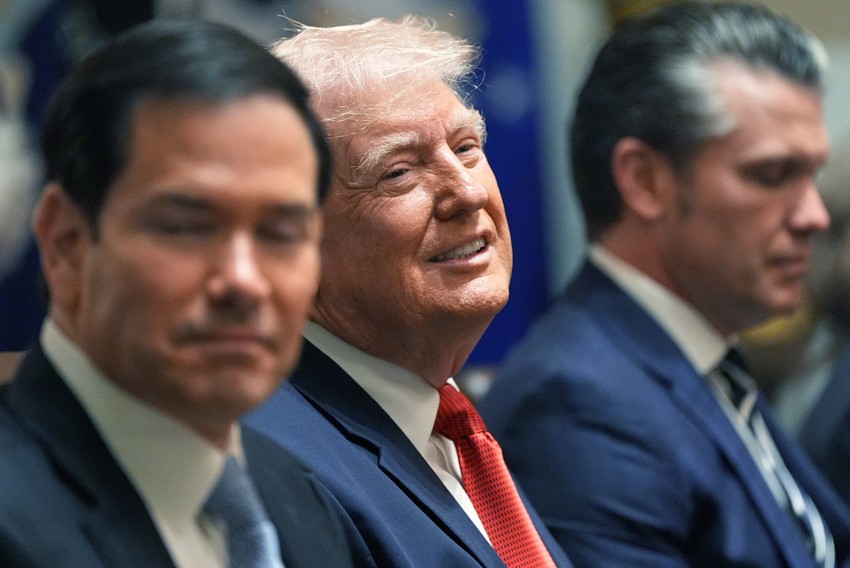 Donald Tramp na sastanku kabineta u Beloj kući