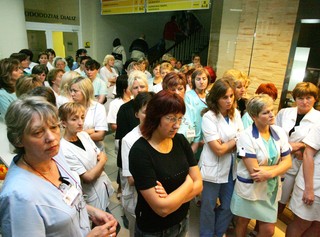 Protest pielęgniarek i położnych. Rzecznik PiS: Problem powinien być rozwiązany na poziomie szpitali