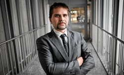 Prof. Pyrć: Może zabraknąć lekarzy i pielęgniarek, jak też żołnierzy, kierowców i pilotów