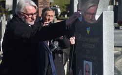 "Do każdej władzy będziemy apelować, bo komu te lwy przeszkadzają?". Mocne słowa Waszczykowskiego na Ukrainie