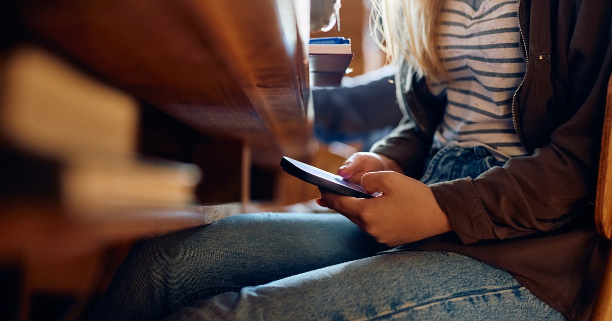 Czy zakaz komórek w szkołach ma sens? "Postulujemy inne rozwiązanie"