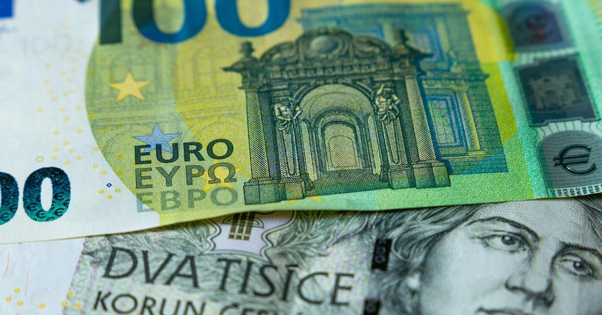  Kursy walut: Złoty w poniedziałek rano stracił wobec głównych walut