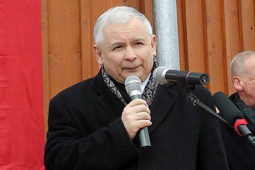 Kaczyński z rozpiętym rozporkiem. Przemawiał, gdy nagle...