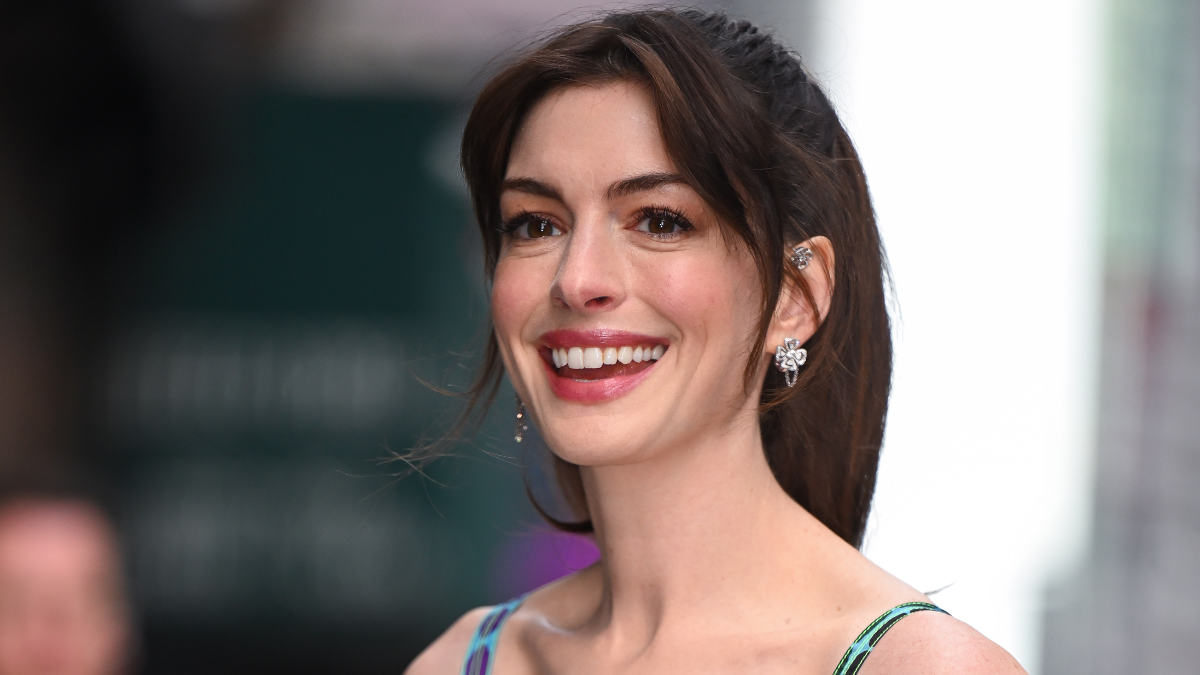 Anne Hathaway élete legszebb ruhájában ragyog a vörös szőnyegen