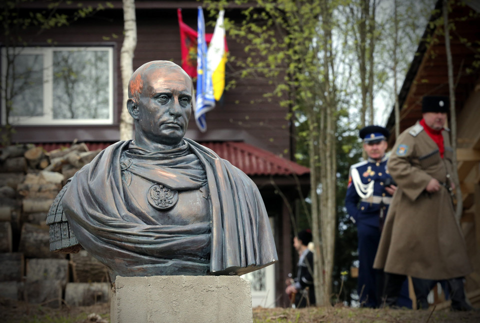 RUSSIA SCULPTURE PUTIN BUST (The bust of Vladimir Putin)