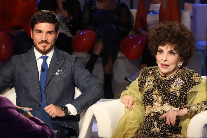 Glumica je u televizijskom intervjuu istakla da Pjacolu gleda "kao sina" 
