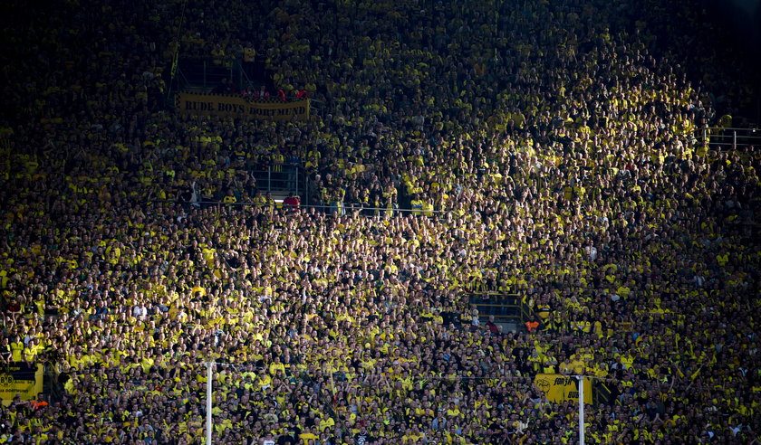 Rewolucja na polskich stadionach. Będą miejsca stojące i ogromne kary za race