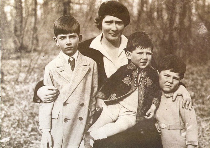 Kraljica Marija sa sinovima