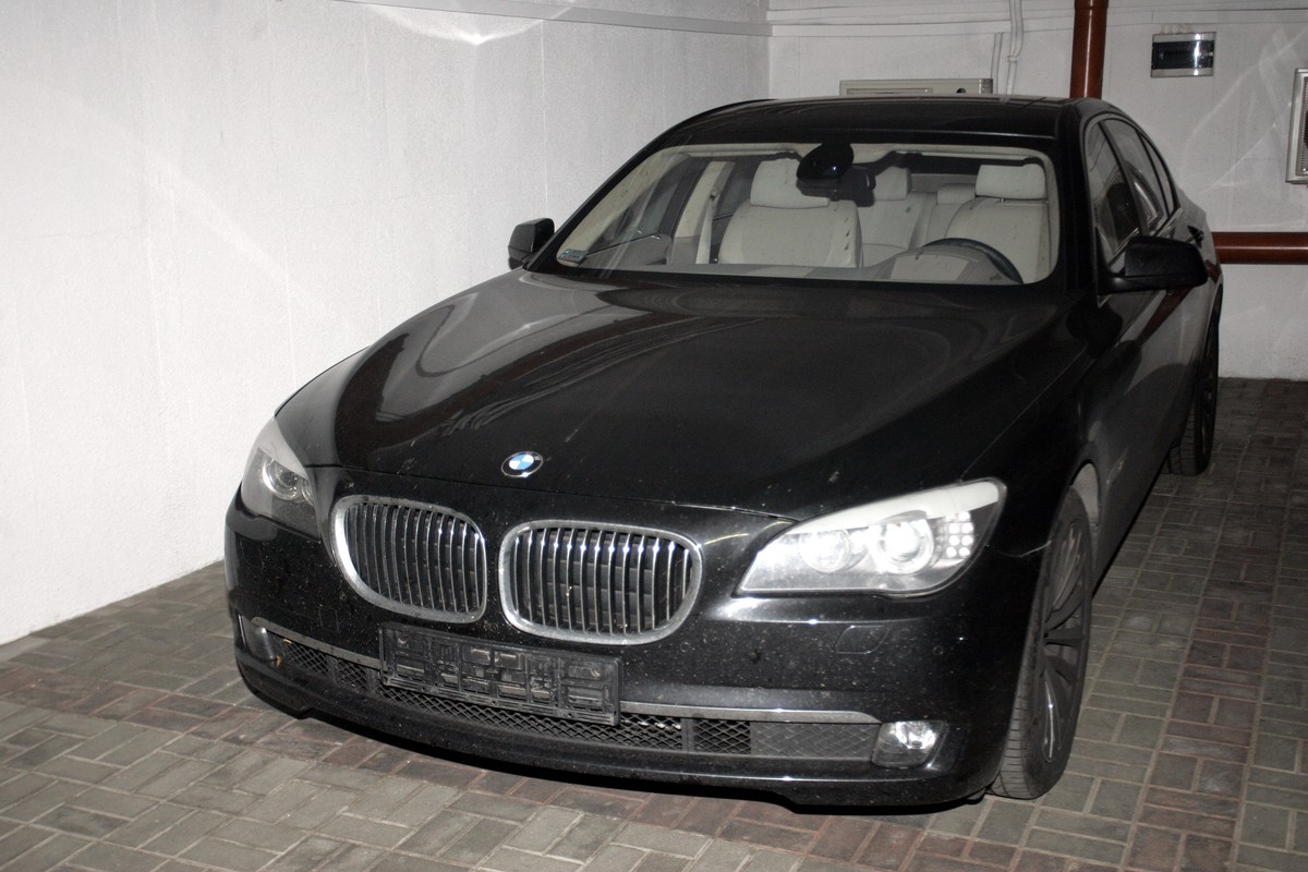 BMW serii 7, którym jeździł prezes Amber Gold, Marcin P.
